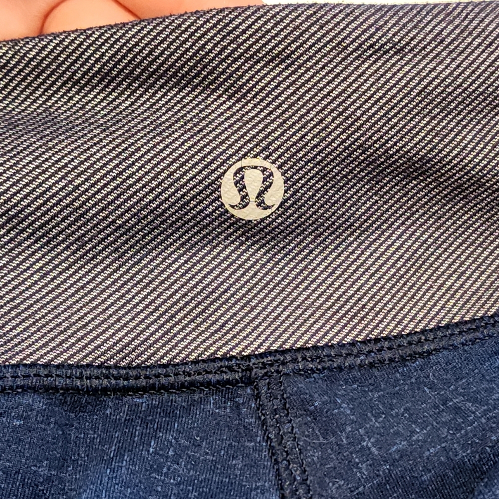 LULULEMON *Special Edition* Wunder Under Crop - Blue/Black/White - Size 4 - Picture 10 of 13